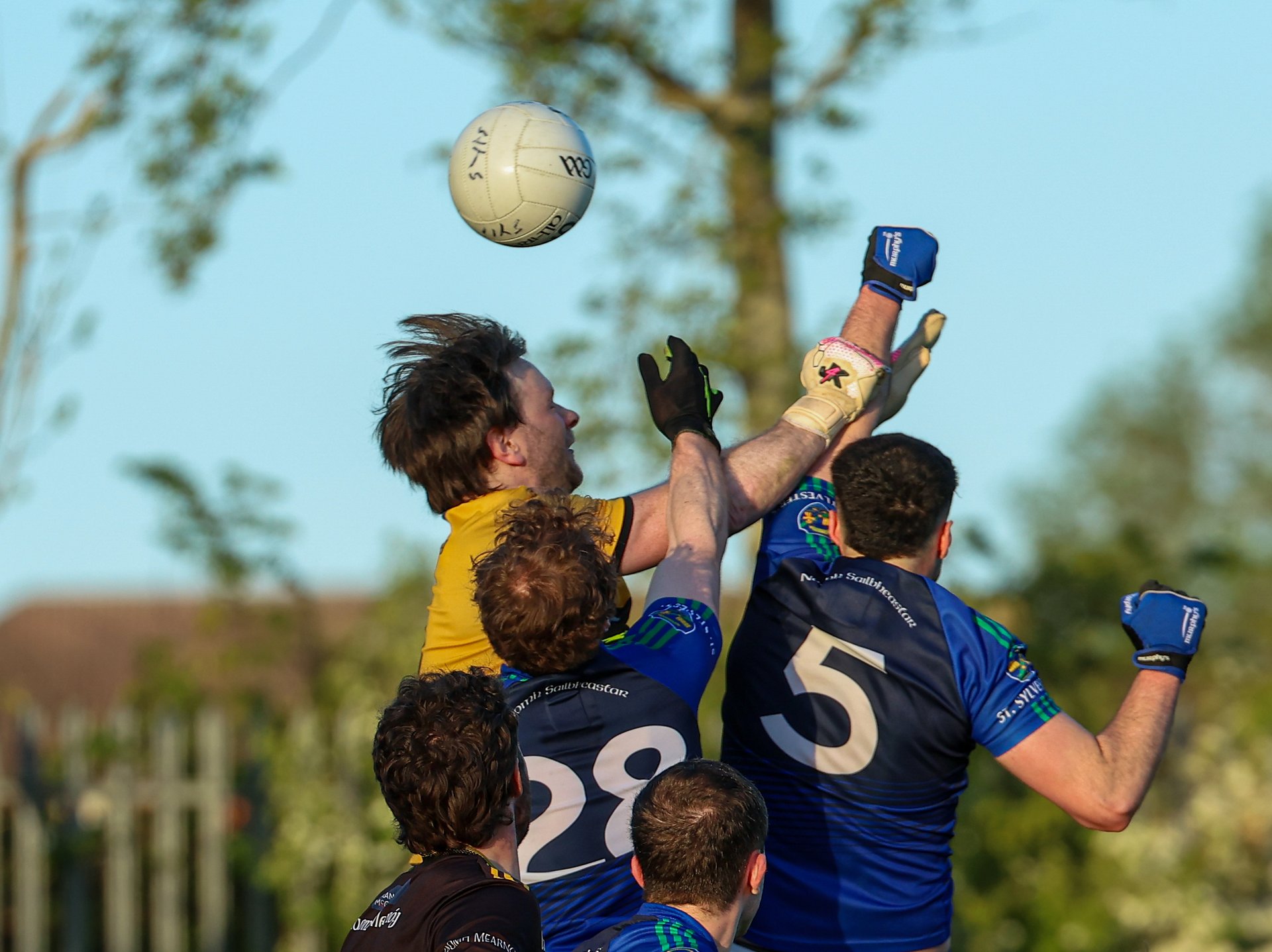 Naomh Mearnóg v St Sylvesters- Image courtesy Matthew Burke Image