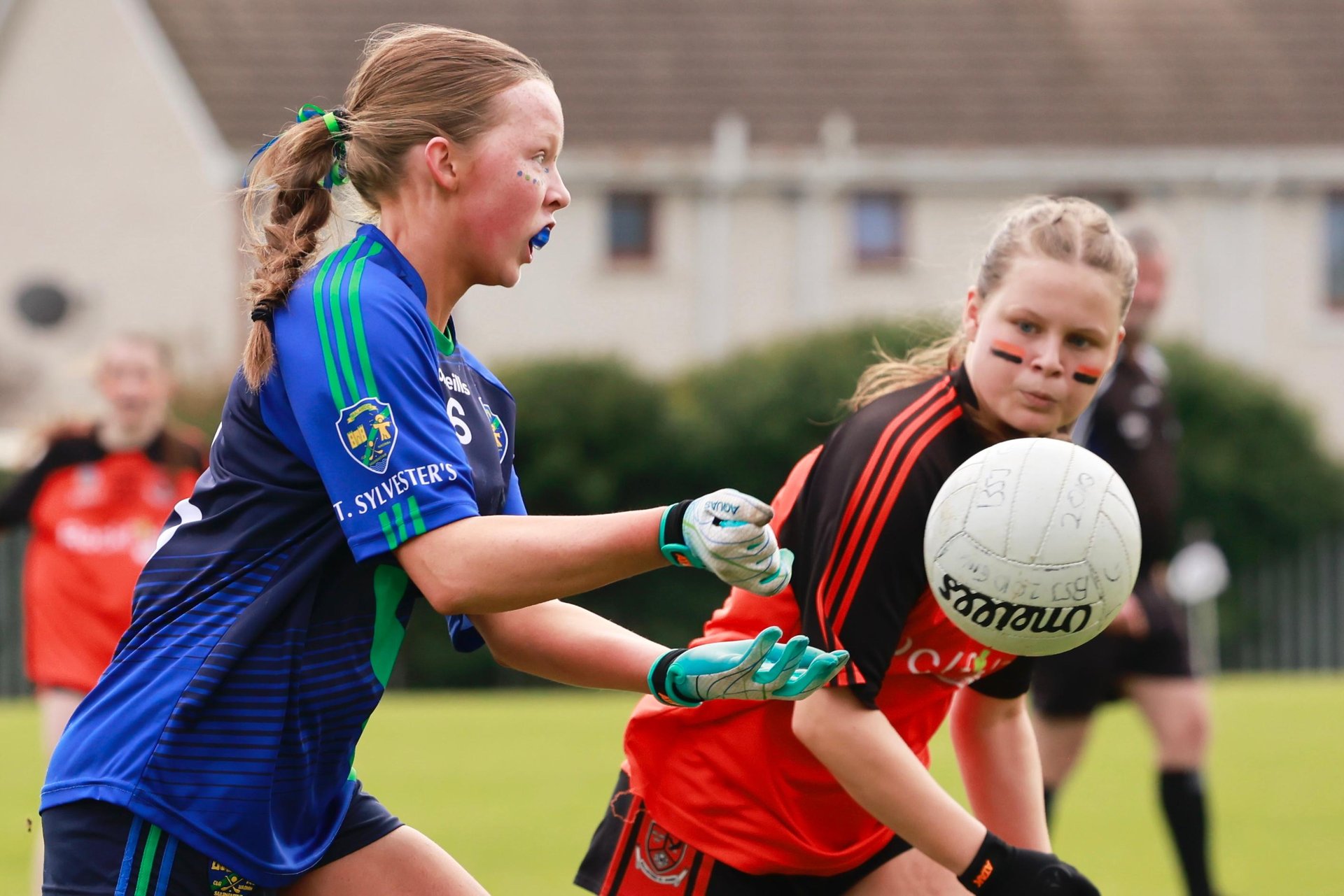 Action from the 2025 Division 1 Dublin LGFA Féile Final - St Sylvesters vs Ballinteer St Johns. Image credit Maurice Grehan.  Image
