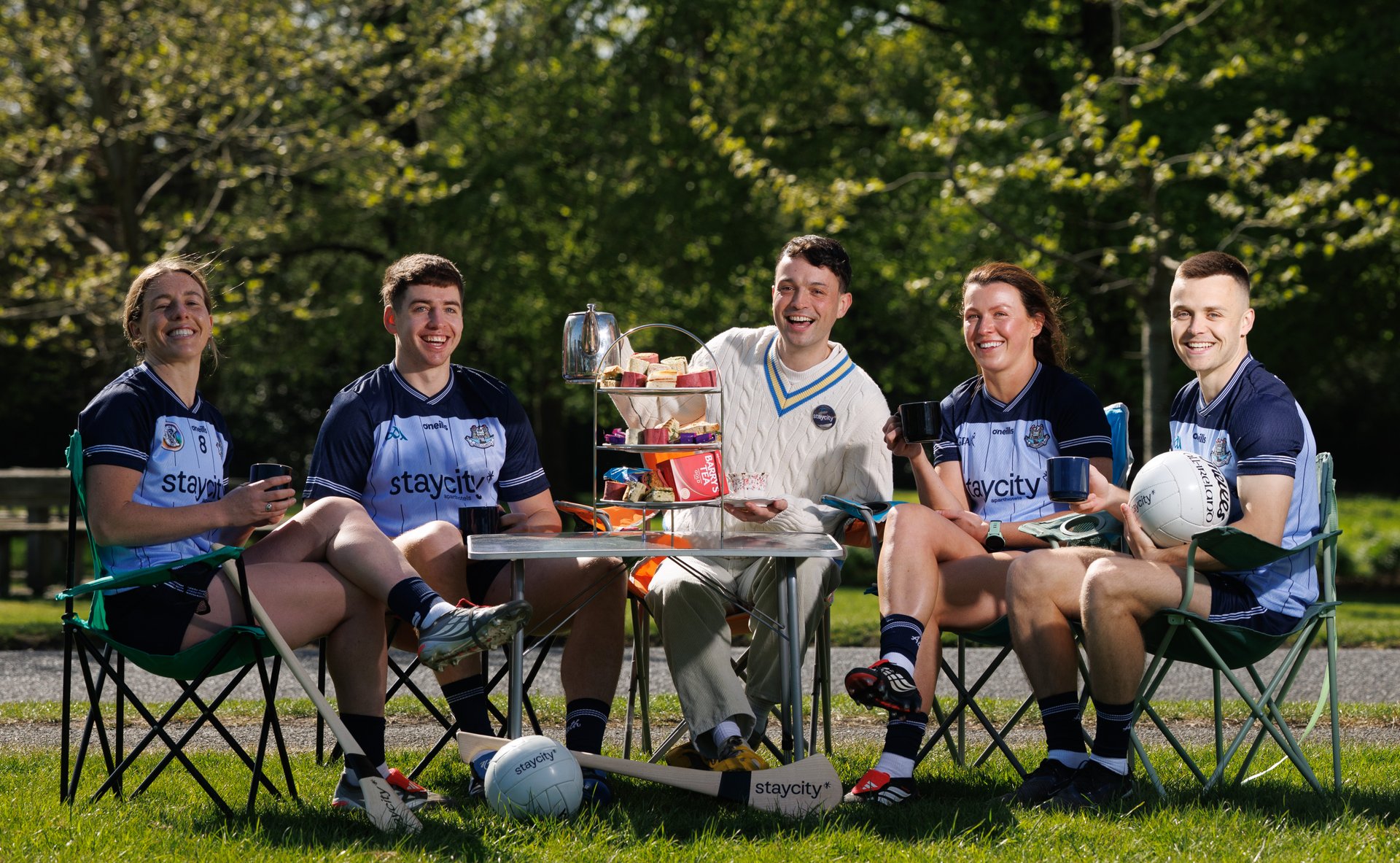 Dublin players Eoin Murchan, Leah Caffrey, Donal Burke and Sinéad Wylde joined James Kavanagh to launch the new Staycity Aparthotel GAAfternoon Tea experience, available exclusively at Staycity’s Dublin City Centre location across key championship weekends. Image
