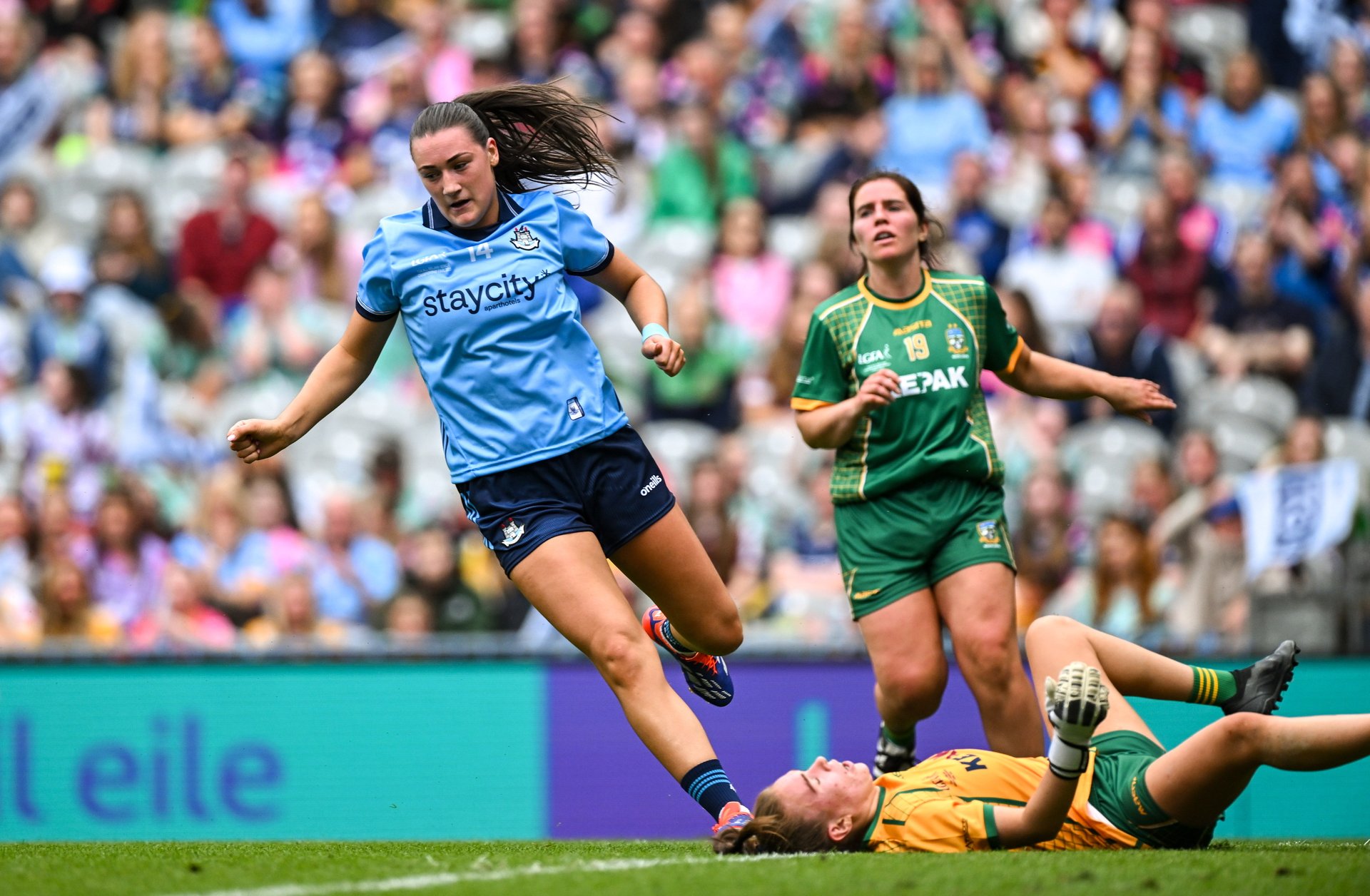 Niamh Hetherton scores Dublin's second goal of the TG4 All Ireland Final. Credit Sportsfile Image