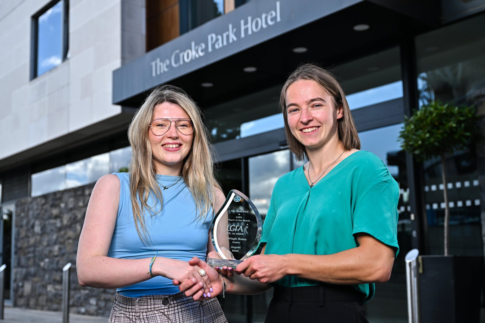 Olivia Colgan, Business Development Executive, the Croke Park Hotel presents Orlagh Nolan with her POM Award. Credit Sportsfile Image